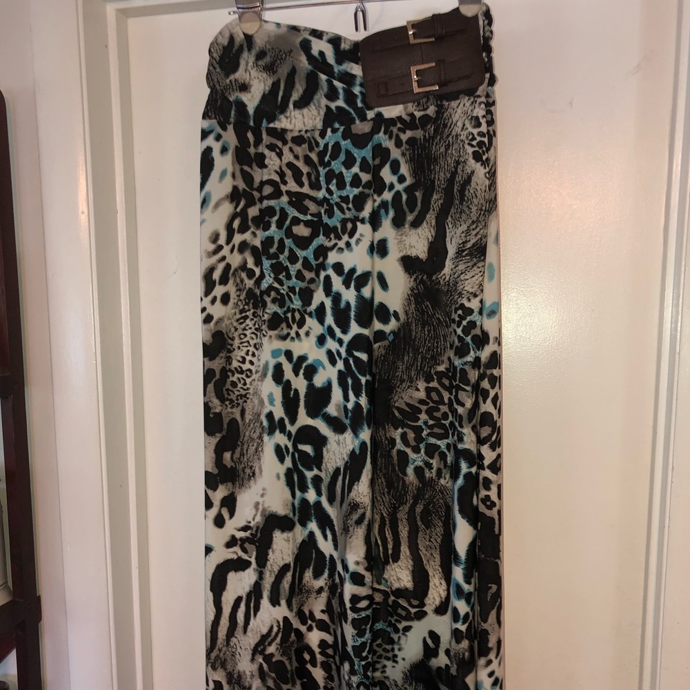 Animal pattern skirt with slit
